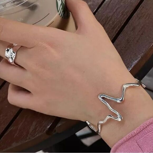 TRENDY OPEN CUFF BRACELET - Picture 3 of 3